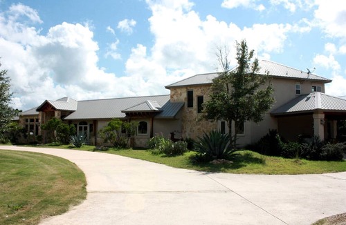 Pipe Creek House | Elegant Texas Hill Country Cottage in Pipe Creek for Family Vacations in Texas