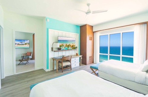 Hollywood Hotel | Elegantly Appointed Oceanview Room For a Luxurious Stay with Outdoor Pool