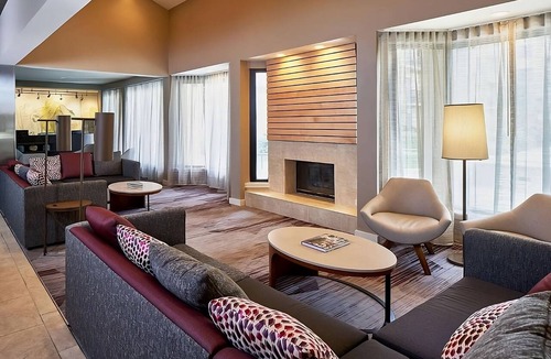 Miami Lakes Hotel | Elevate Your Miami Adventure! Pet-Friendly Stay Near Country Lake Park!