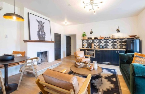 Santa Fe Bed & Breakfast | Ella & Mila Suites-Charming 2 bedroom at the Plaza