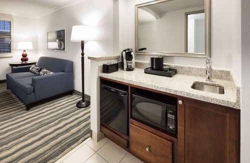 Tampa Hotel | Embassy Suites by Hilton Tampa Brandon