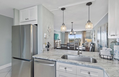 Holiday Isle Condo | Emerald Coast Vibes & Sunset Views – Islander 517