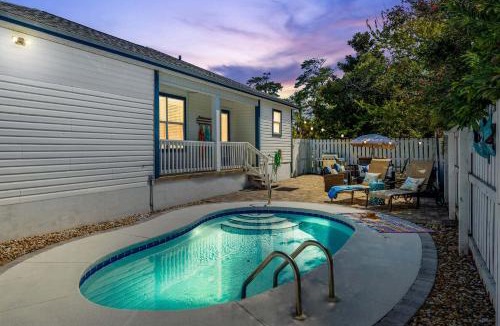 Clipper Cove House | Emerald Escape-Crystal Beach-Private Pool-GolfCart