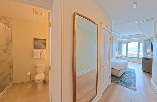 Destin Hotel | Emerald Grande Newest Addition- Harbor Suites