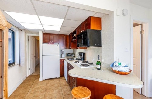 Deerfield Beach Resort | Emerald Seas is an excellent choice for travelers visiting Deerfield Beach,