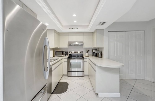 Sarasota Villa | End Villa/Private View/Heated Pool/Pickleball/7883