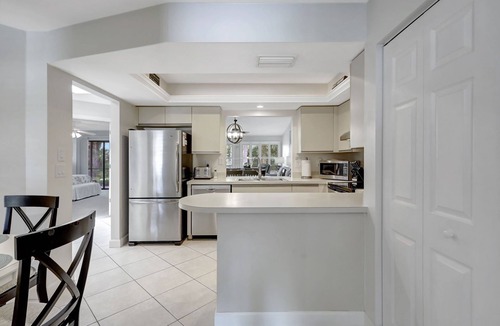 Sarasota Villa | End Villa/Private View/Heated Pool/Pickleball/7883