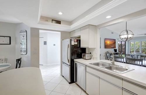Sarasota Villa | End Villa/Private View/Heated Pool/Pickleball/7883