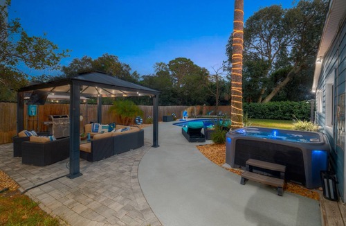 Jacksonville Beach House | Endless Fun | Pool, Pickleball, Spa & Putt Putt