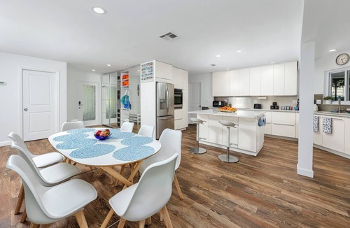 Palm Harbor House | Endless Summer: Spacious Family Home Near Beaches