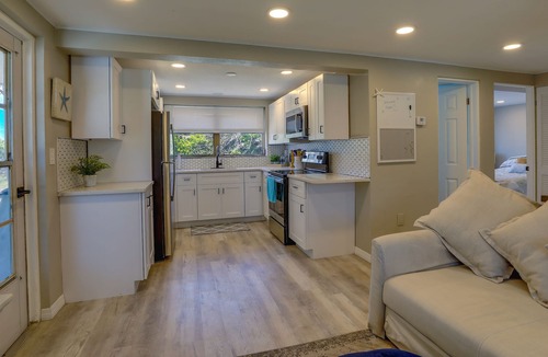 Grove City Cottage | Englewood Vacation Home w/Screened Porch!