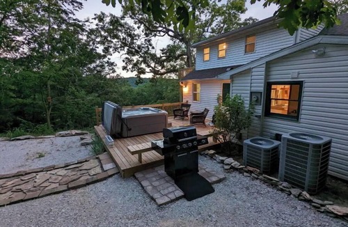 Lampe Cottage | English Cottage near Branson Attractions