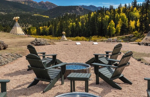 Jefferson House | Enjoy a "Weekend in the Wild" in a Conestoga Wagon [2]