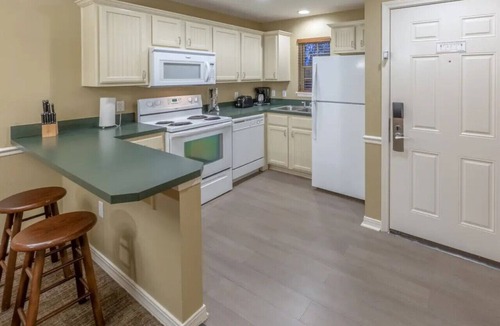 Branson Condo | Enjoy All Branson has to offer in this 2BD vacation condo perfect for families