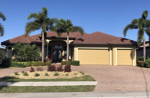 Eight Lakes House | Enjoy Beautiful Sunsets on Brittania Lake with Gulf Access
