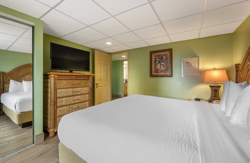Seabreeze Park Hotel | Enjoy Coastal Getaway with Pool Near Pier, Lagoon & Boardwalk Fun | 2 Units