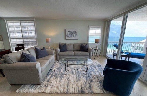Park Shore Condo | Enjoy life in this 3 bedroom beachfront condo-CL1201