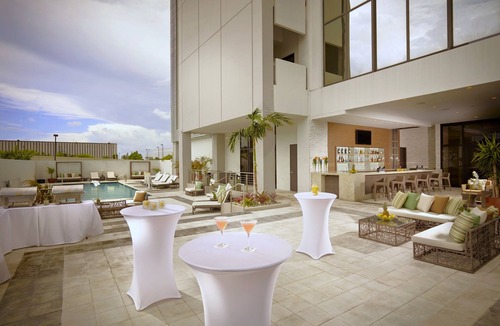 Seybold Hotel | Enjoy Our Stress-Free Experience with Outdoor Pool and Shuttle | 3 Rooms