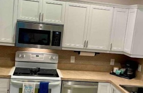 Broadmoor House | Enjoy this Large Lazy lanai 3 bed 2 bath private pool with canal view!