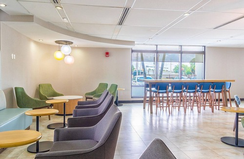 Miami Springs Hotel | Ensuring a Very Comfortable & Memorable Stay! Onsite Pool, Near Marlins Park