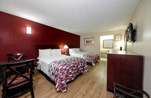 Ellenton Hotel | Ensuring a Very Comfortable & Memorable Stay! Pool, Pet-friendly, Free Parking!