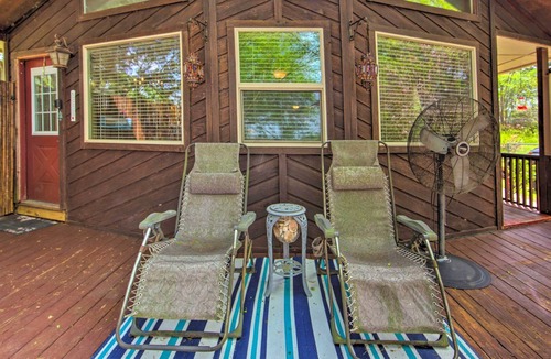 Berryville House | Entire Lakefront Getaway on Lake Palestine!