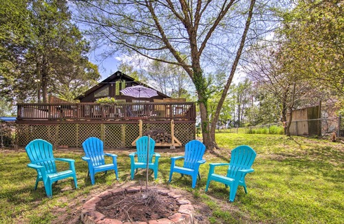 Berryville House | Entire Lakefront Getaway on Lake Palestine!