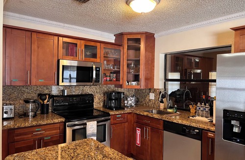 Survey Creek House | Entire Waterfront Roomy 3/2 Huge Backyard Home Great for Family or Working group
