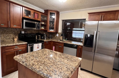 Survey Creek House | Entire Waterfront Roomy 3/2 Huge Backyard Home Great for Family or Working group