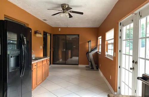 Survey Creek House | Entire Waterfront Roomy 3/2 Huge Backyard Home Great for Family or Working group