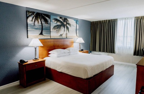 Ludlam Hotel | enVision Hotel Miami International Airport