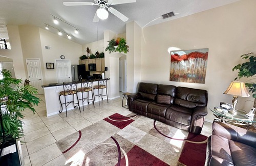 Eagle Pointe South Villa | EP1015SEL - 4 bedrooms - 8 guests pool home on a lake