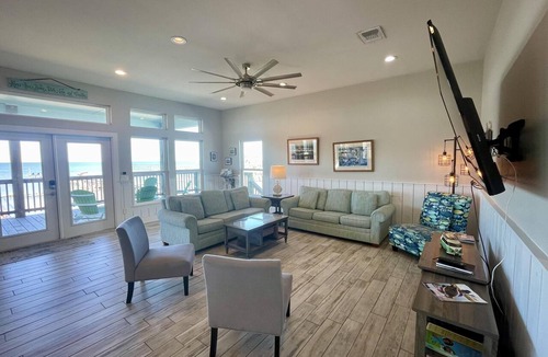 Rockport House | Escape to Copano Bay + Lighted Fishing Pier & Swimming Pool! Pet Friendly 7 beds