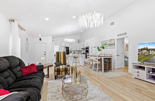 Oak Grove House | Escape to Florida Luxury – Lake View Pool Home in Lutz!