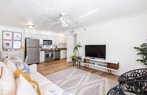 Hendricks and Venice Isles Apartment | Espectacular Location on Las Olas Isle – Near Beach