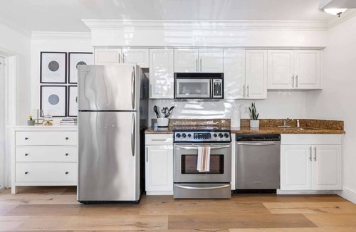 Hendricks and Venice Isles Apartment | Espectacular Location on Las Olas Isle – Near Beach