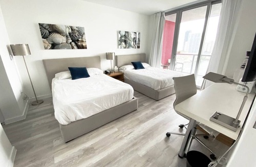 Hallandale Beach Hotel | Exclusive Beach Studio at Hallandale Beach