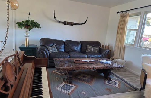 Amarillo House | Executive Home 3bdr Hot Tub Trail Mill Fire Pit Western Chic! Pets welcome