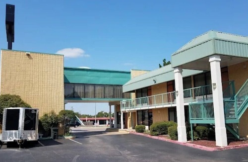 Lawton Hotel | Executive Inn - Lawton