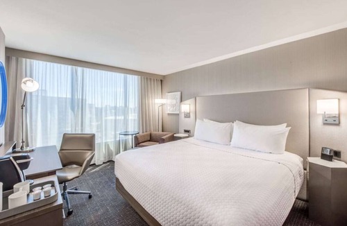 Downtown Denver Hotel | Experience Denver's Best! Pet-friendly Property!