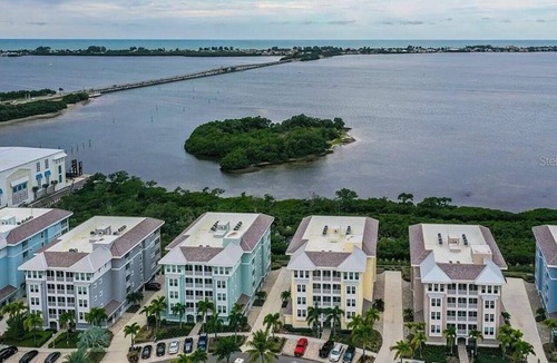 Whitney Beach Condo | Experience "Seven Winds" at Margaritaville Resort!