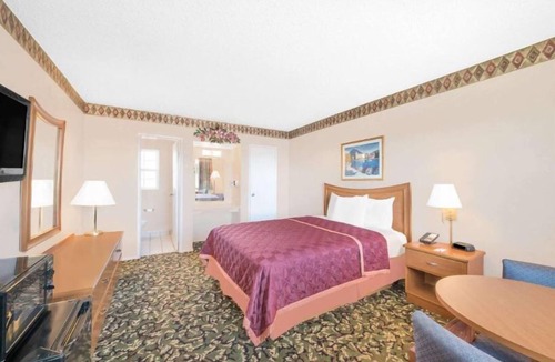 Pecos Hotel | Experience Texas Hospitality in Pecos! W/Seasonal Outdoor Pool, Shuttle Service