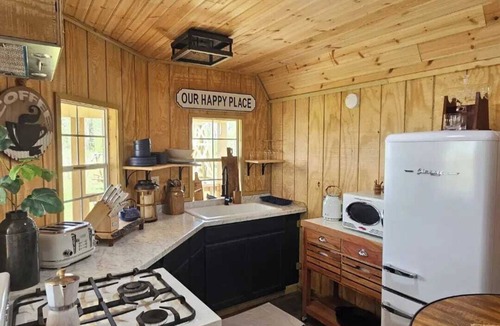 Groveland House | Experience the simple life in our charming Mini Farm/Cottage house for rent.