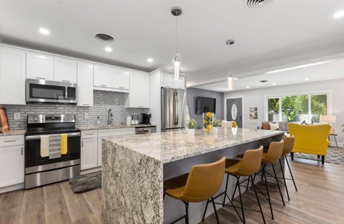 Historic Old Northeast House | Experience the Vibrant Downtown St Pete!