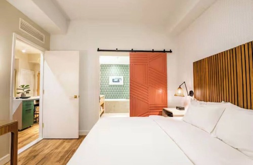 Bay Lake Hotel | Experience Ultimate Theme Park Haven - Ideal for Group Adventures + Outdoor Pool