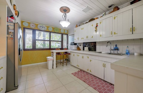 Ridge Wood Heights House | Explore Dtwn Sarasota & Beaches: Home w/Lush Yard