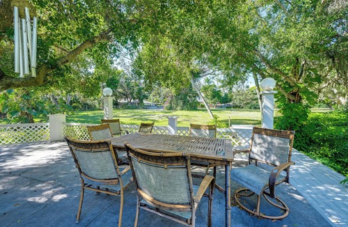 Ridge Wood Heights House | Explore Dtwn Sarasota & Beaches: Home w/Lush Yard