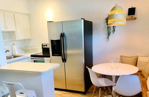 Victoria Park Apartment | Explore Ft Lauderdale|Wi-Fi| Smart TV |Pool Onsite