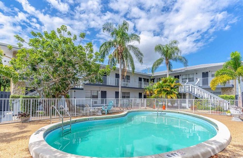 Victoria Park Apartment | Explore Ft Lauderdale|Wi-Fi| Smart TV |Pool Onsite