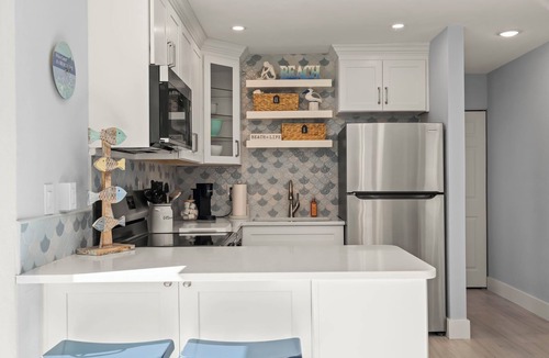 Englewood Cottage | Explore Manasota Key, Walk to beach, bikes, kayaks in charming 1-bedroom cottage